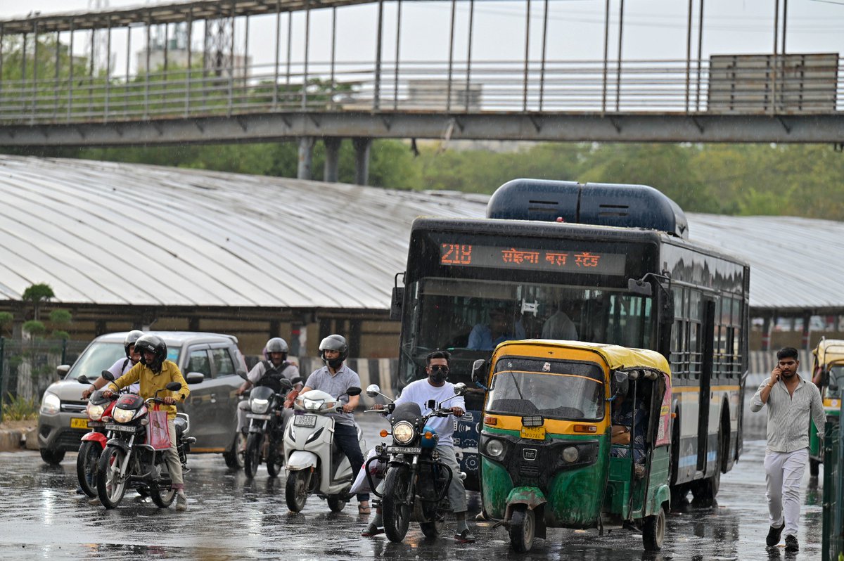 htTweets's tweet photo. #InPhotos | Commuters navigate through light rain at Rajiv Chowk near Mini Secretariat in Gurugram, as showers bring slight relief from the heat. 

📸: @parveenkumar_ht

Stay updated with all the stories that matter — download the Hindustan Times app https://t.co/WG5vbNPSTY