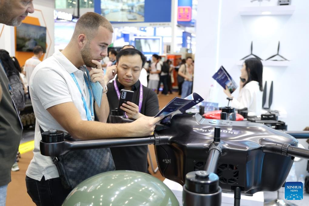 ChinaEUMission's tweet image. #Drones at Canton Fair showcase low-altitude economy advances.

The 139th edition of the #China Import and Export Fair, also known as the #Canton_Fair, opened here on Wednesday, drawing a record number of over 32,000 participating enterprises.
