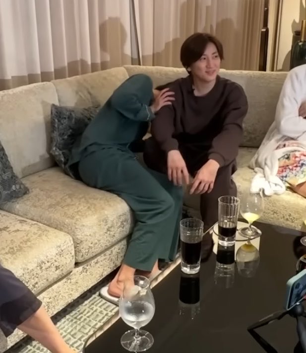 He's looking so winemom