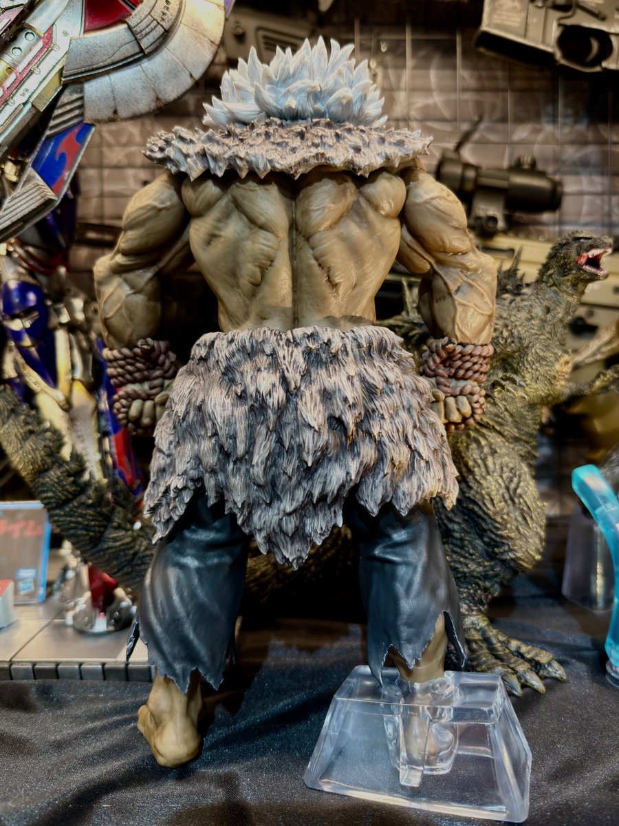 karisan47's tweet photo. ボロボロの着衣も、ウェザリングマスターとガンダムマーカーのホワイトでそれっぽく雰囲気出せた感じ。
凸のところにウェザリングマスターで色を乗せて白っぽく。縁はマーカーで塗り塗り。
写真だとあまり伝わらないんよねー！ https://t.co/GByq5RPLcU