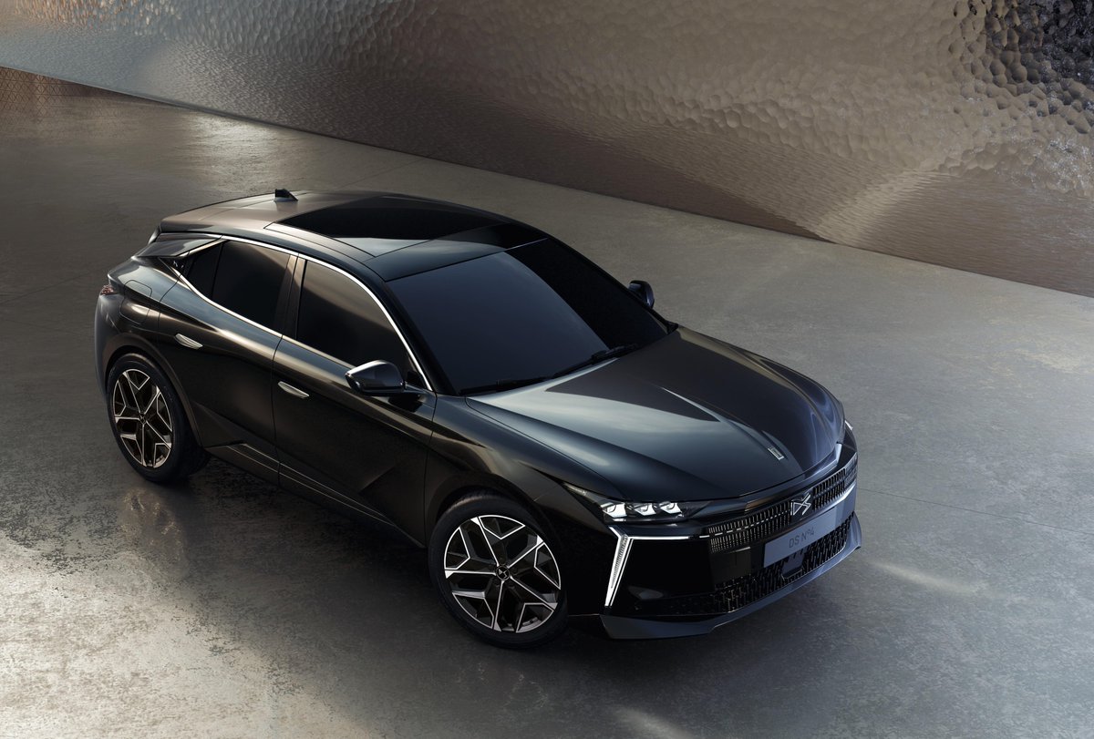 yeni #DS N°4, tamamen yenilenen aydınlatmalı ızgarası ve DS logosuyla  “PALLAS”  donanım seviyesiyle türkiyede satışta

motobilim.com/2026/04/yeni-d…