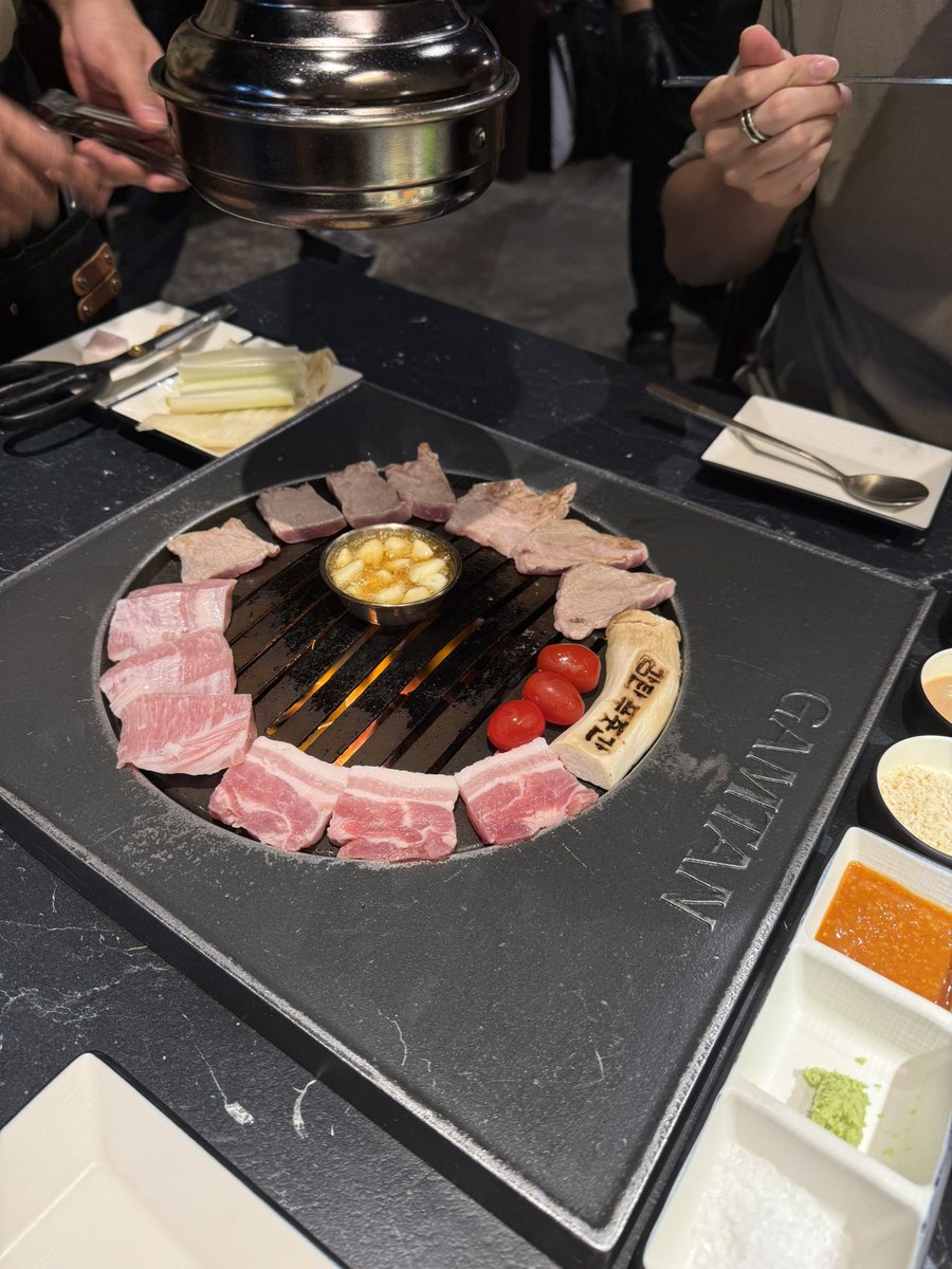 Ffatttyyy's tweet image. Friday nite 🫶🏻
#D