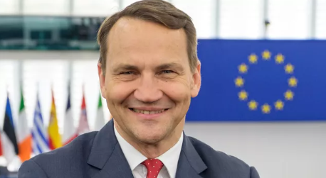 Heloise1688's tweet photo. Polish Deputy Prime Minister and Foreign Minister Sikorski stated on Polish RMF FM radio that Poland will not allow the process of admitting Ukraine into the European Union to be accelerated. https://t.co/uicXdhhkd2