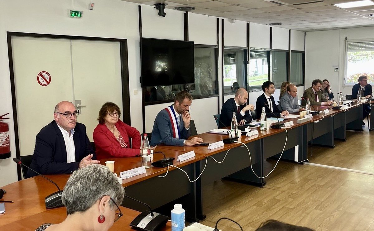 F_DombreCoste's tweet image. En visite à l’@ICM_Montpellier et au @Cirad de #Montpellier aux côtés du ministre @jnbarrot 

Des rencontres qui mettent en lumière les projets de pointe portés par ces deux établissements, au service de l’oncologie et de l’agroécologie, en #France comme à l’international.

Face