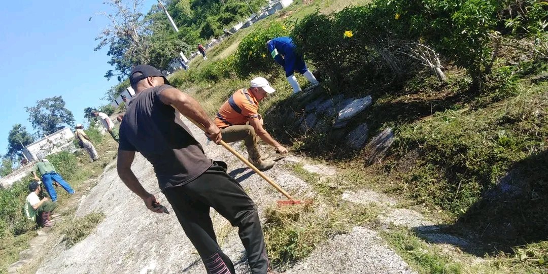 La Zona de Defensa de Comecará cumpliendo con la defensa municipal desarrollando una intensa jornada de limpieza en el Cementerio del Consejo. 
#TercerFrente 
#SantiagodeCuba