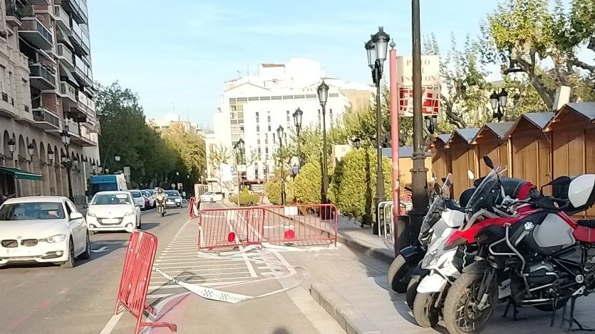 ciudadanabici's tweet image. La nueva parada turística también está fenomenal.
⚠️ 😱🚴🇪🇺🚜🛺🚌🚌
Para la #TURISTIFICACIÓN. 
🤑🤑🍷🍸🥃🫗🤮🔊🏚️⛏️

El transporte sostenible, siempre lo más importante para @conrado_escobar. Sobre todo recuerden, lo más importante, no comparar #Logroño con ninguna otra ciudad.🚷