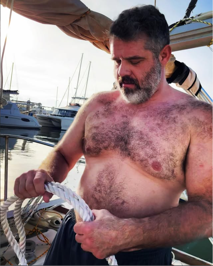 DadStronk's tweet image. This boat is never clean!! 

#strengthtraining #gaybear