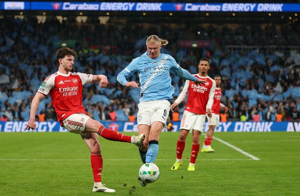 Arsenalnewschan's tweet image. 🗣️Erling Haaland when asked if he feels any pressure facing #Arsenal this weekend: “Right now, I'm quite calm. It's one game a week, which is really unusual for us. It barely happens. Honestly, I don't feel a lot of nerves or anything, because we've been chasing all season and