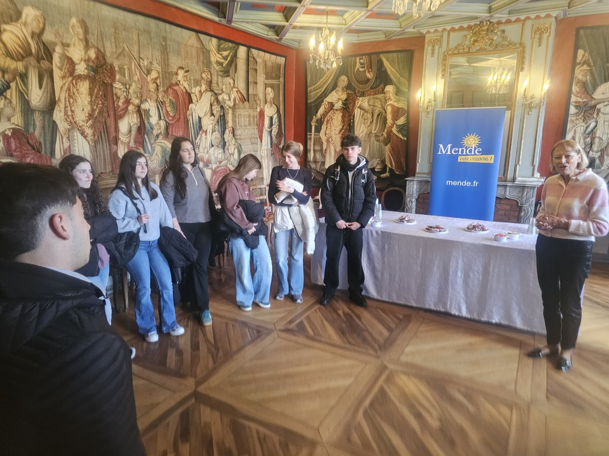 Botikazar's tweet photo. Aste ahaztezina Mende-n Lycees Emile Peytavin-ekin! 🇫🇷 Museoa eta katedrala bisitatu ditugu, alkateak harrera egin digu, gazta-dastatzea eta historia-museoaren bisita egin ditugu, eta Langognen XIX. mendeko ehungailua ezagutu dugu. Tirolina parkea eta gero, asteburua familiekin! https://t.co/8LboAw1uJi