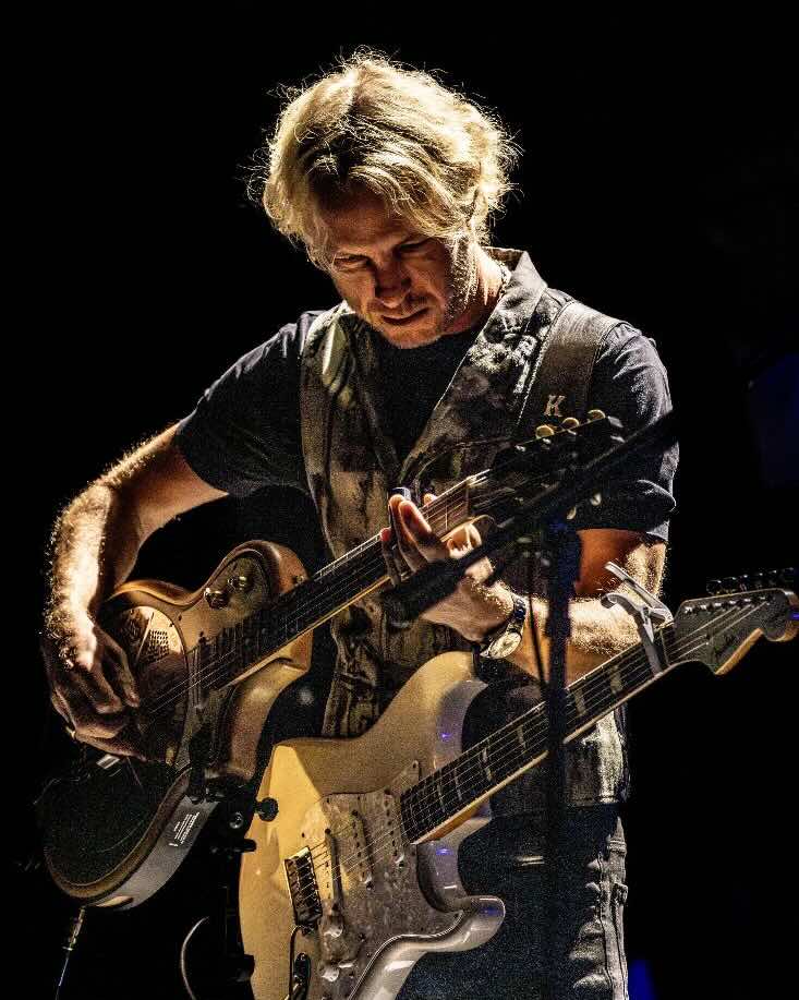 RockBluesMuse's tweet image. Kenny Wayne Shepherd shares new single “One Foot on the Path”from upcoming Ledbetter Heights (The 30th Anniversary Sessions), out May 8th. Listen up! 
rockandbluesmuse.com/2026/04/17/ken… #Kennywayneshepherd #bluesrock