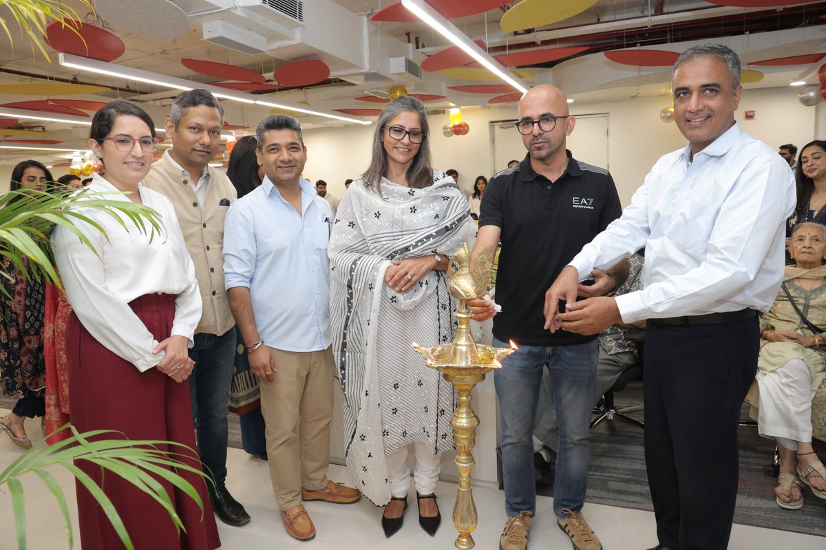 EmohaElderfirst's tweet image. A new space, already full of purpose. ❤️
From day one moments to settling in, our new home is buzzing with the same passion, to care, to support, and to always put our elders first. 🏡✨#Emoha #NewOffice #EldersFirst #CareThatMatters #NewBeginnings