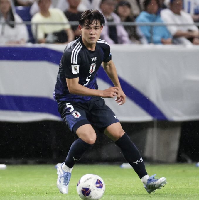 Kazulu9's tweet photo. Who wouldn't want to wave their flag for the biggest event of the quadrennial? 
We all want to give our best support to the team, but having this vile abuser around ruins everything. It’s honestly heartbreaking.

#NoPlace for #KaishuSano in #SamuraiBlue https://t.co/qjTxK0IF0x