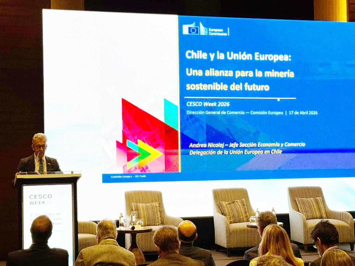 UEenChile's tweet photo. ¡Presentes en la #CescoWeek2026!
El Jefe de la Sección Económica y Comercial de la #UEenChile, Andrea Nicolaj, participó en el 3° Encuentro de Tecnologías para la Sostenibilidad, que conecta los desafíos de la gran minería con soluciones tecnológicas. https://t.co/iL0LCzOeN7