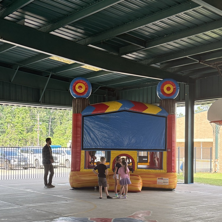 HumbleISD_GTE's tweet image. Inflatable Day is a blast! Thanks for helping earn this fun event by supporting Boosterthon! #FocusOnTheGood