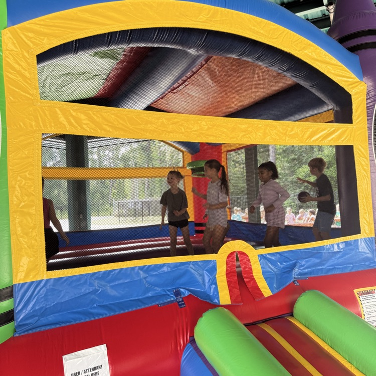 HumbleISD_GTE's tweet image. Inflatable Day is a blast! Thanks for helping earn this fun event by supporting Boosterthon! #FocusOnTheGood