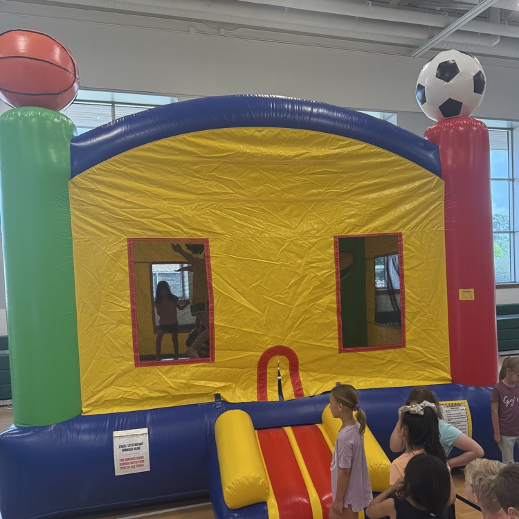 HumbleISD_GTE's tweet image. Inflatable Day is a blast! Thanks for helping earn this fun event by supporting Boosterthon! #FocusOnTheGood