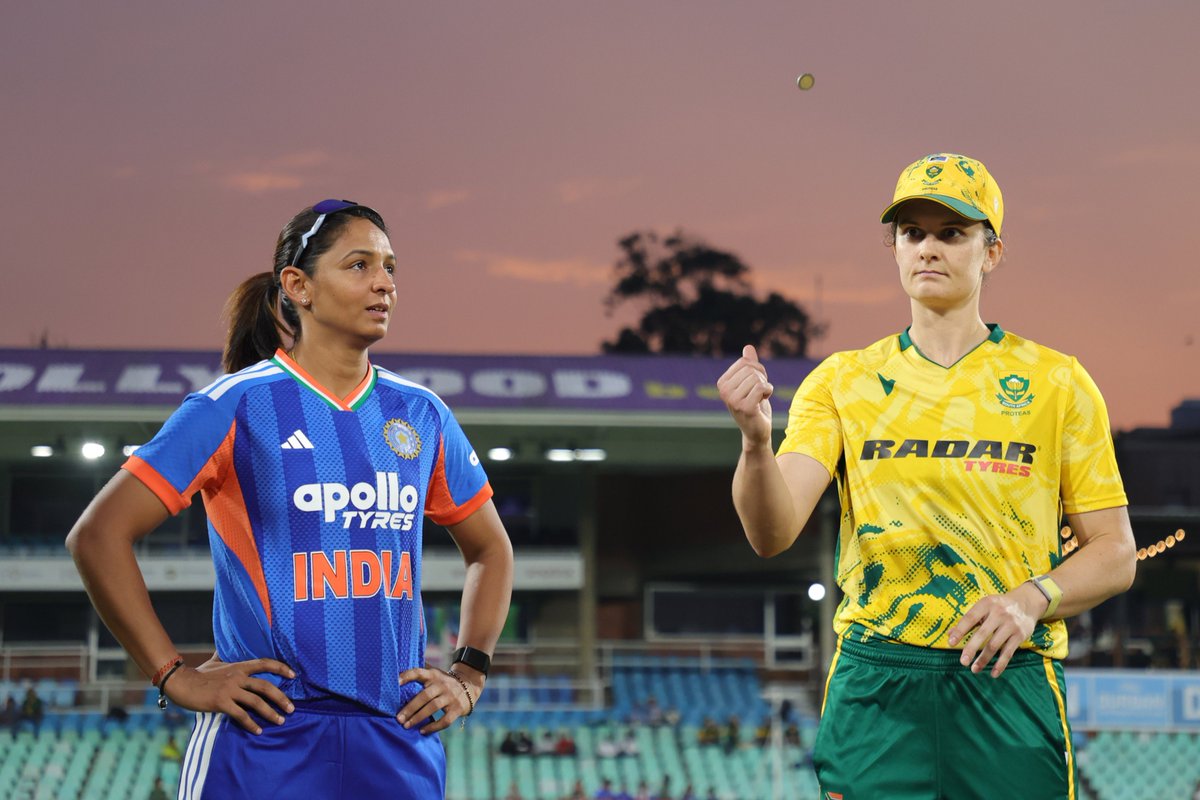 BCCIWomen's tweet image. 🚨 Toss 🚨

South Africa have won the toss and elected to bowl first in the 1⃣st T20I.

Updates ▶️ bit.ly/SAWvINDW-1stT2…

#TeamIndia | #SAvIND