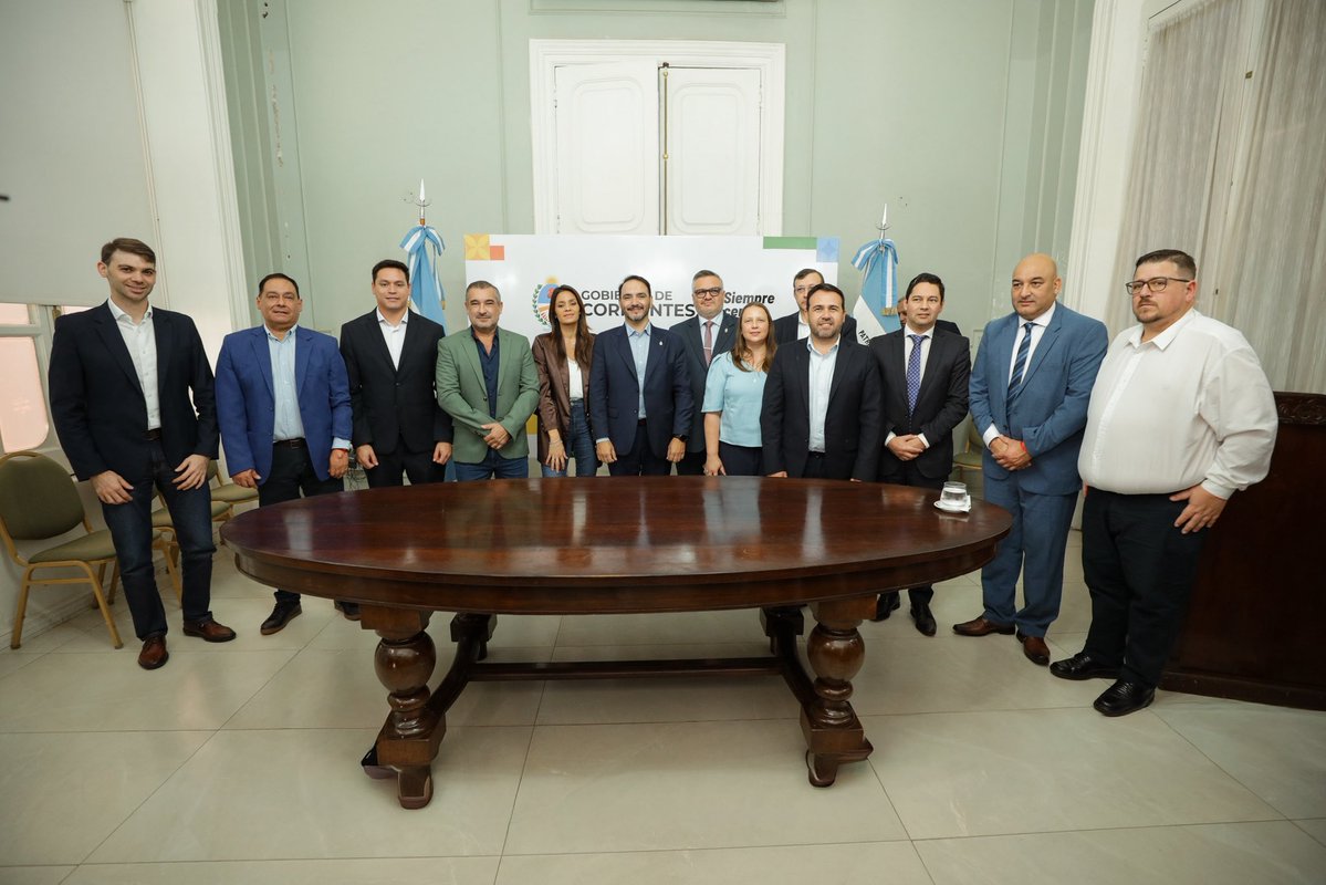 Trabajamos para el desarrollo de #Corrientes en todos los sentidos y tenemos el propósito de igualar las oportunidades en todo el territorio, acompañando a cada municipio a mejorar la calidad de vida de sus vecinos. Hoy firmamos convenios para importantes obras en 10 localidades: