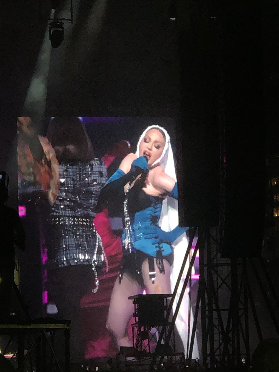 STREISAND LIKE SAND ON THE BEACH tweet media