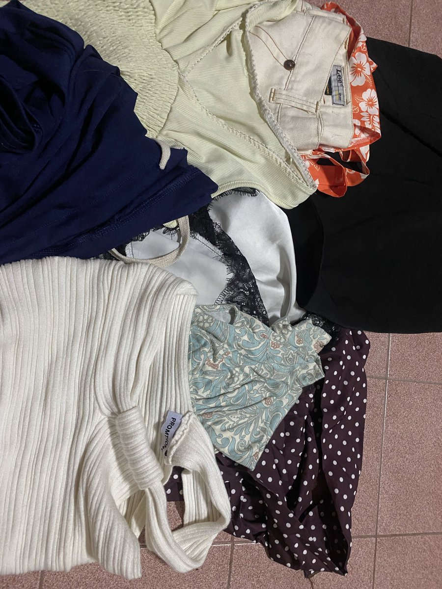 FamoPinga's tweet photo. ส่งต่อค่า ค่าส่งเหมา40 #ส่งต่อเสื้อผ้าราคาถูก #ส่งต่อเสื้อผ้าแบรนด์ไอจี #ส่งต่อเสื้อผ้ามือ2 #โล๊ะตู้เสื้อผ้ามือ2 https://t.co/3DzkNsqJcy