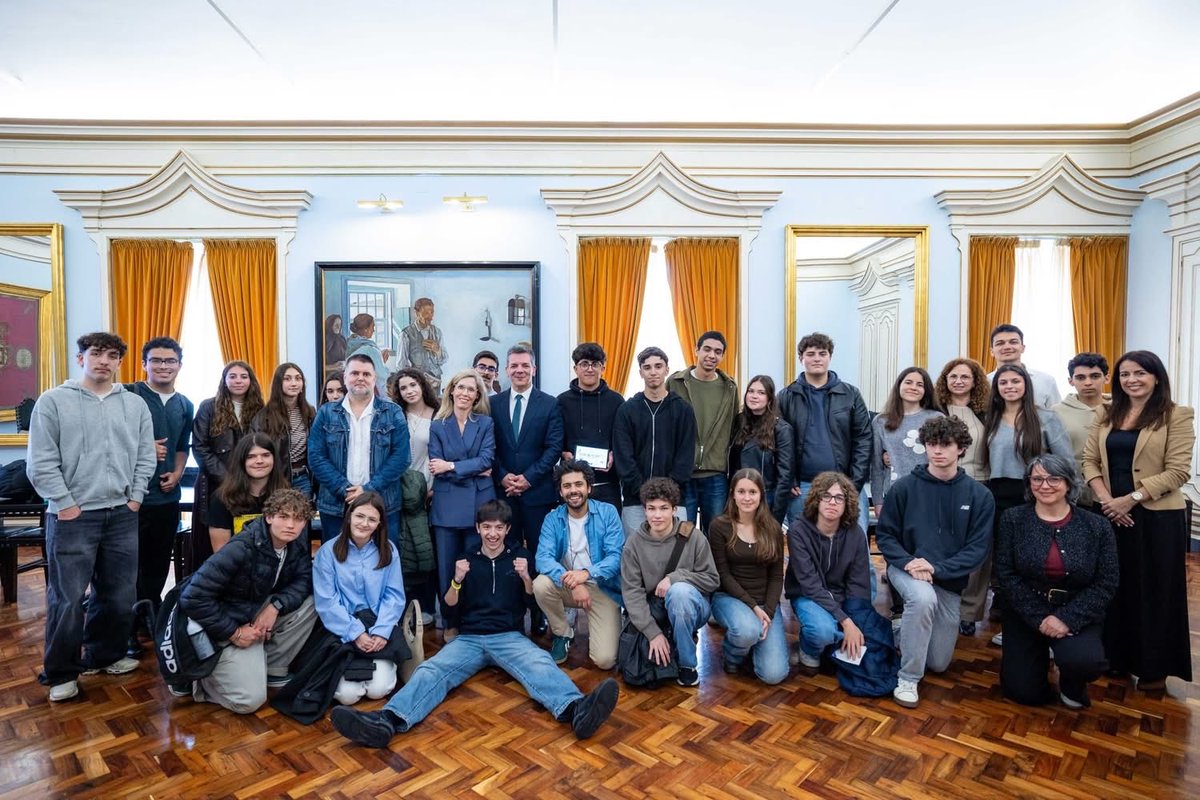 CMPontaDelgada's tweet image. 𝗣𝗼𝗻𝘁𝗮 𝗗𝗲𝗹𝗴𝗮𝗱𝗮 𝗮𝗽𝗼𝘀𝘁𝗮 𝗻𝗮 𝗳𝗼𝗿𝗺𝗮𝗰̧𝗮̃𝗼 𝗰𝗶́𝘃𝗶𝗰𝗮 𝗱𝗮𝘀 𝗻𝗼𝘃𝗮𝘀 𝗴𝗲𝗿𝗮𝗰̧𝗼̃𝗲𝘀

Leia mais sobre esta iniciativa: pontadelgada.city/41ZHGwB

#CMPD #PDL #pontadelgada