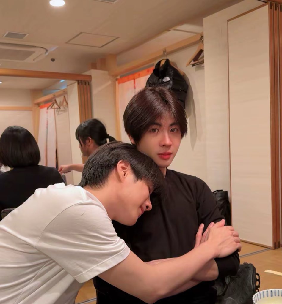 𝙢𝙤𝙤𝙣 ۶ৎ tweet media