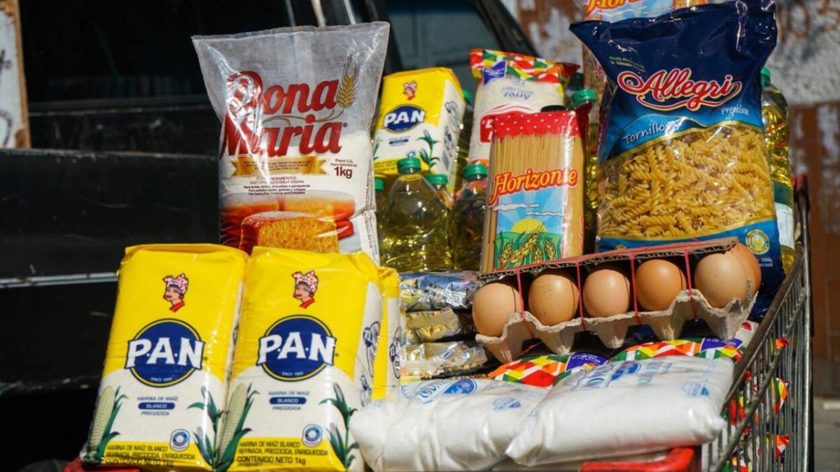 SIN24Horas's tweet image. Una familia venezolana necesita 692,32 dólares al mes para pagar alimentos, según una ONG #NoticiasSIN #ONG #Venezuela #Alimentos 

Detalles en: noticiassin.com/mundo/venezuel…