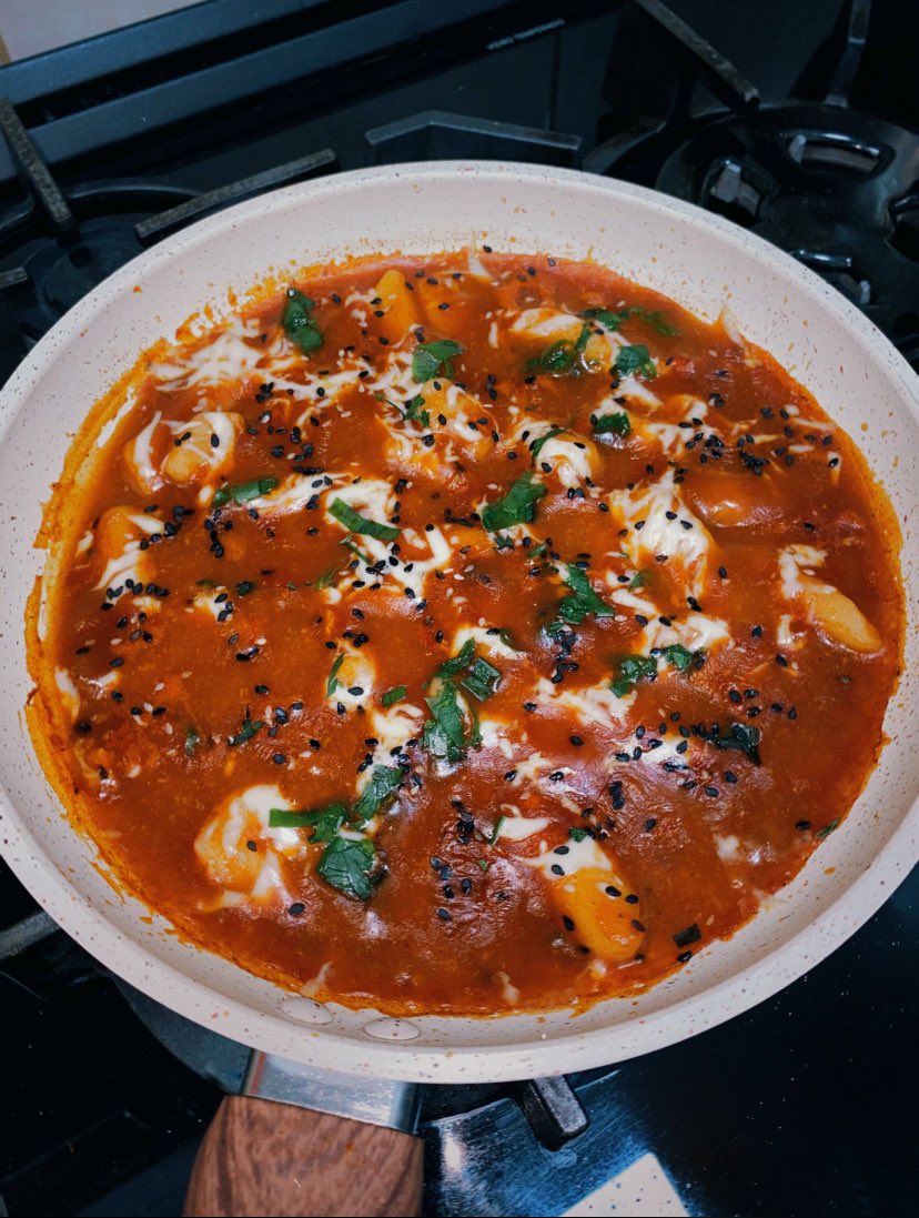 #evilgangfriday straight from Elk’s post because I love Korean food as well! 

The first one is my last gochujang ramen, and on the right is tteokbokki (with a lot of sauce)  🧡
