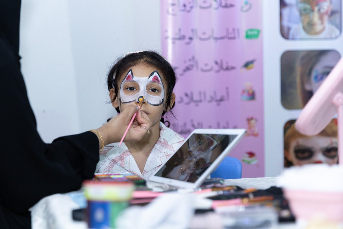 🎈 أجواء مميزة جمعت بين الترفيه والمتعة ودمجمهم بأقرانهم، من خلال المسابقات والفقرات الترفيهية والهدايا.