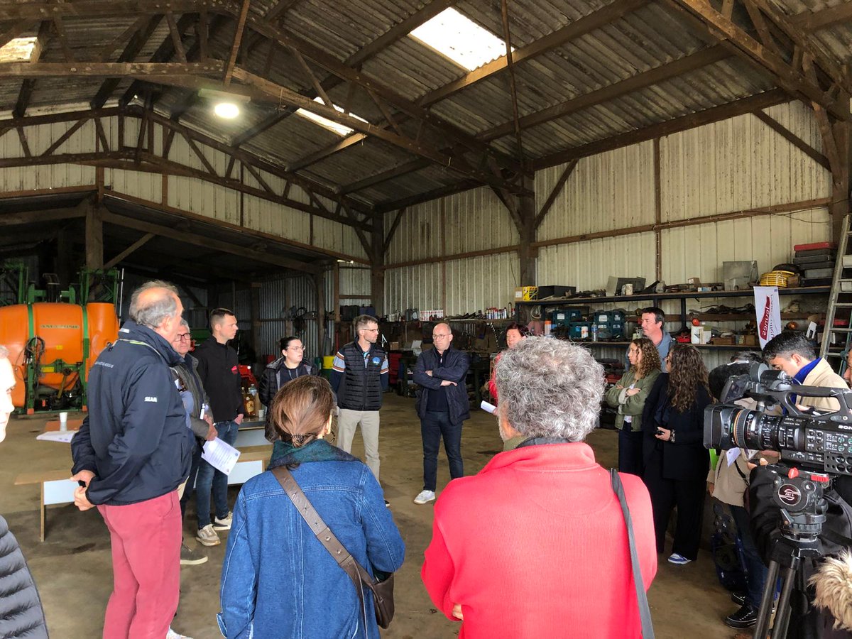 FDSEA56's tweet image. 🚨 Charges en hausse, prix en baisse : l’effet ciseaux étouffe les agriculteurs

GNR x2, engrais, appros du quotidien, bâtiments...

FDSEA &amp;amp; JA 56 alertent parlementaires et presse 🗞️

👉 Baisse des taxes GNR
👉 Relance des négos commerciales urgente
#Agriculture #Morbihan