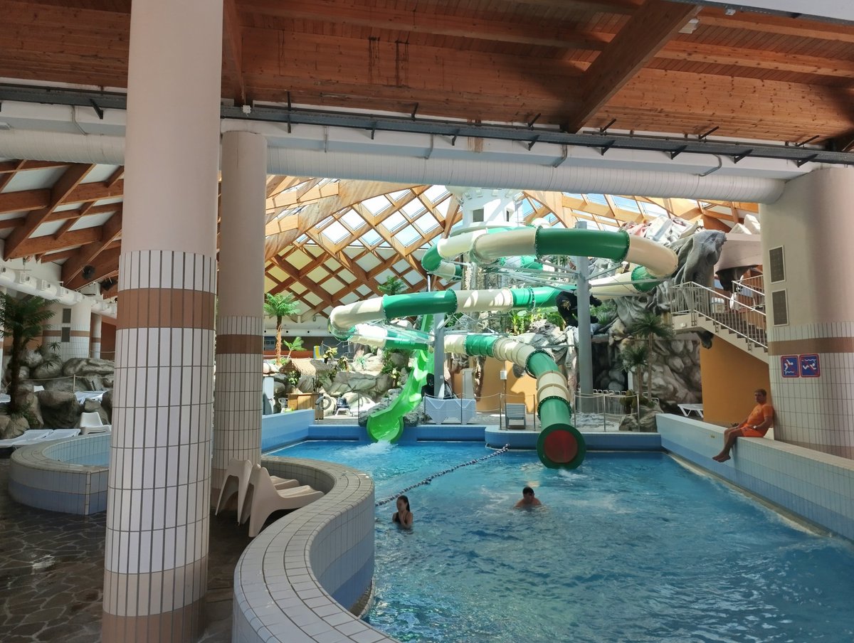NFosky's tweet image. Might not have been the outdoor pool. Still amazing~

Enjoying the thermal baths and water slides~ ✨💦🌴🥰🩵

#TermeČatež #pool