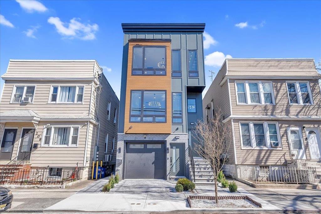 NextHomePrime's tweet image. 🏡 OPEN HOUSE | Jersey City Luxury 2-Family
📍 206 Clendenny Ave
💰 $1,700,000 | 6 BR | 4.5 Baths
📅 April 18 | ⏰ 1–3 PM
📅 April 19 | ⏰ 2–4 PM

#OpenHouse #JerseyCityRealEstate #MultiFamily #InvestmentProperty #HouseHunting #NYCViews #NextHomePrime #NextHome