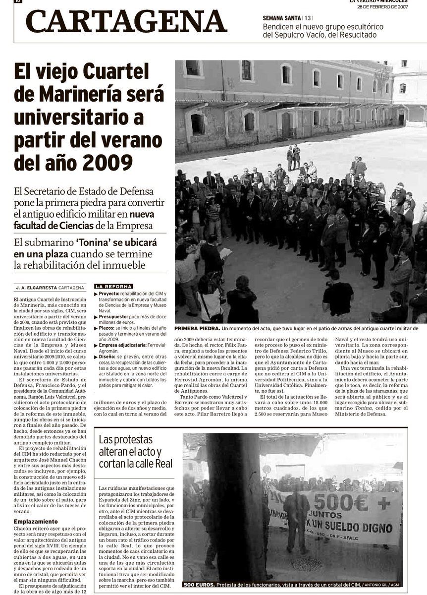 JeGiGa's tweet photo. El Tonina: 20 años navegando en promesas del PP:

En 2007 se anunciaba que el submarino Tonina sería pieza clave de la transformación del antiguo Cuartel de Instrucción de Marinería. Un símbolo para una Cartagena que miraba al futuro, con proyectos definidos, plazos concretos y ambición universitaria.

Han pasado dos décadas.

Hoy, en 2026, el Tonina vuelve a ser noticia. No por estar abierto, visitable o integrado en la vida cultural y turística del municipio, sino porque “avanza” un proyecto que sigue en fase de consolidación de túneles. Es decir, seguimos hablando de lo previo a lo previo.

Cartagena no necesita más titulares sobre avances administrativos. Necesita hechos.

El Tonina no puede seguir siendo un icono atrapado entre anuncios. Porque mientras otras ciudades convierten su patrimonio en motor económico, aquí seguimos consolidando túneles… y perdiendo oportunidades.