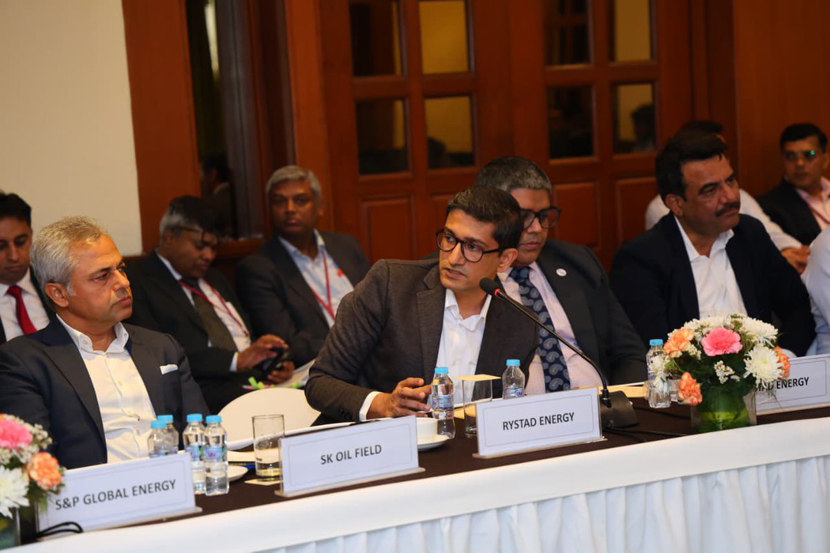 HardeepSPuri's tweet photo. India is open. 
India is ready.

Through #SamudraManthan, we are turning uncertainty into opportunity and data into discovery to power India’s energy future and our quest towards energy aatmanirbharta under the leadership of PM Sh @narendramodi Ji.

At today’s Data-Led Exploration Conference, we sent a clear message: data must be seen, shared, and scaled.

India is moving beyond blind exploration and is embracing a bold multi-client model where more eyes unlock greater value.

@PMOIndia @PetroleumMin @Secretary_MoPNG @PIB_India @ONGC_ @ongcvideshltd @OilIndiaLimited @DghIndia @PPACIndia @BPCLimited @EngineersIND @gailindia @HPCL @IndianOilcl @IGLConnect @PetronetLNGLtd #Data @investindia @transformIndia @makeinindia @_DigitalIndia