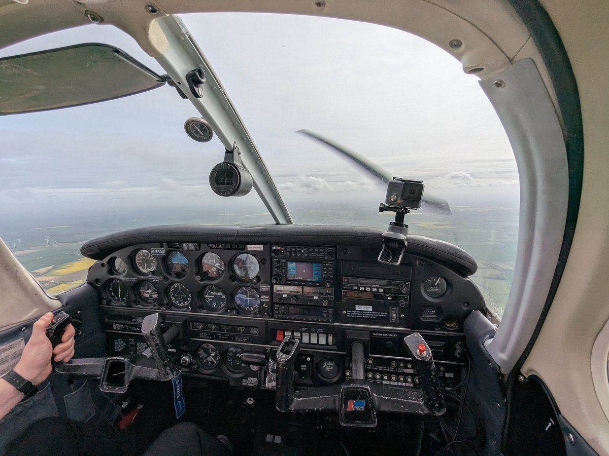 flywithlee's tweet photo. A different type of aircraft for me today as I got to be passenger princess in this PA28 Warrior on a flight to London Southend and back

#pa28 #aviation #generalaviation #avgeek #flying https://t.co/fw23uQgDgS
