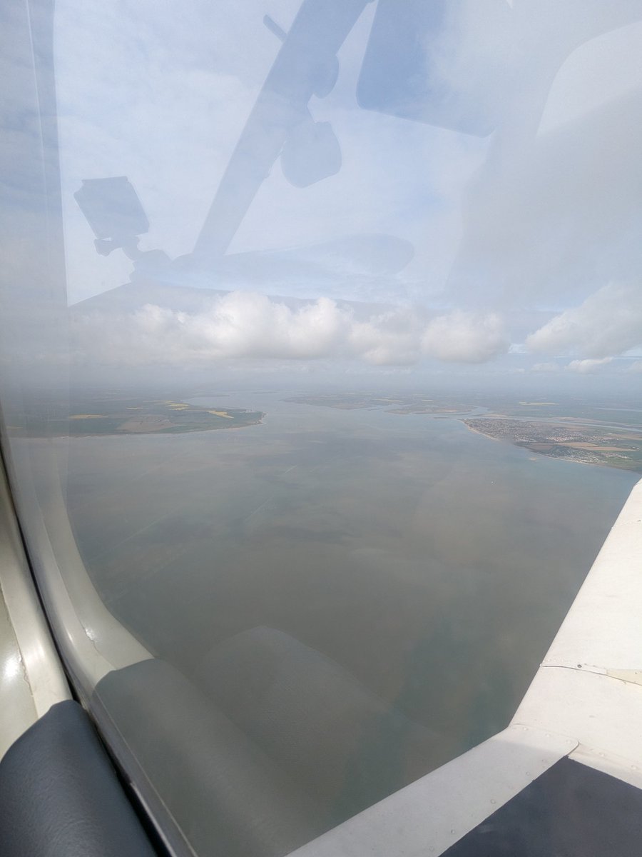 flywithlee's tweet photo. A different type of aircraft for me today as I got to be passenger princess in this PA28 Warrior on a flight to London Southend and back

#pa28 #aviation #generalaviation #avgeek #flying https://t.co/fw23uQgDgS