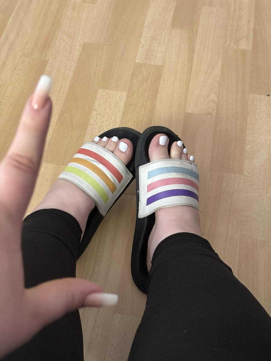 Lady_Red_BackUp tweet media