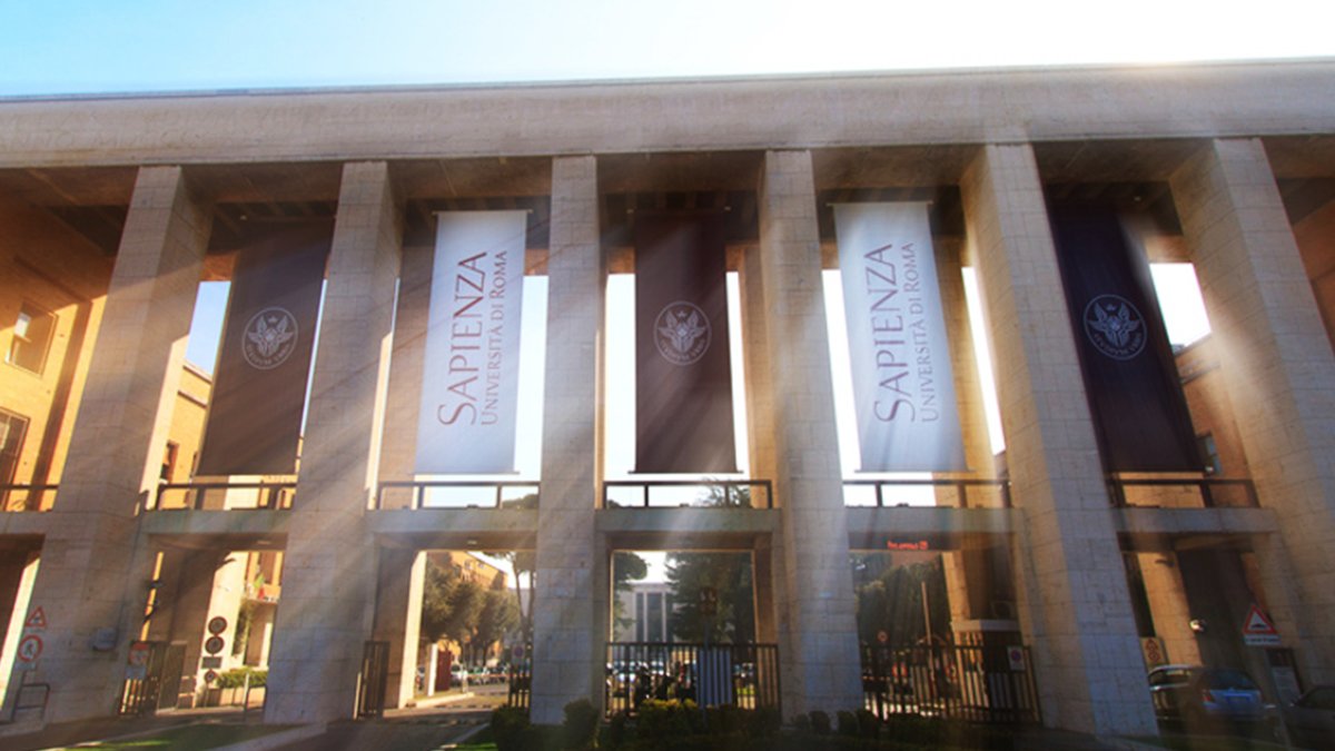 QS Top Universities tweet media