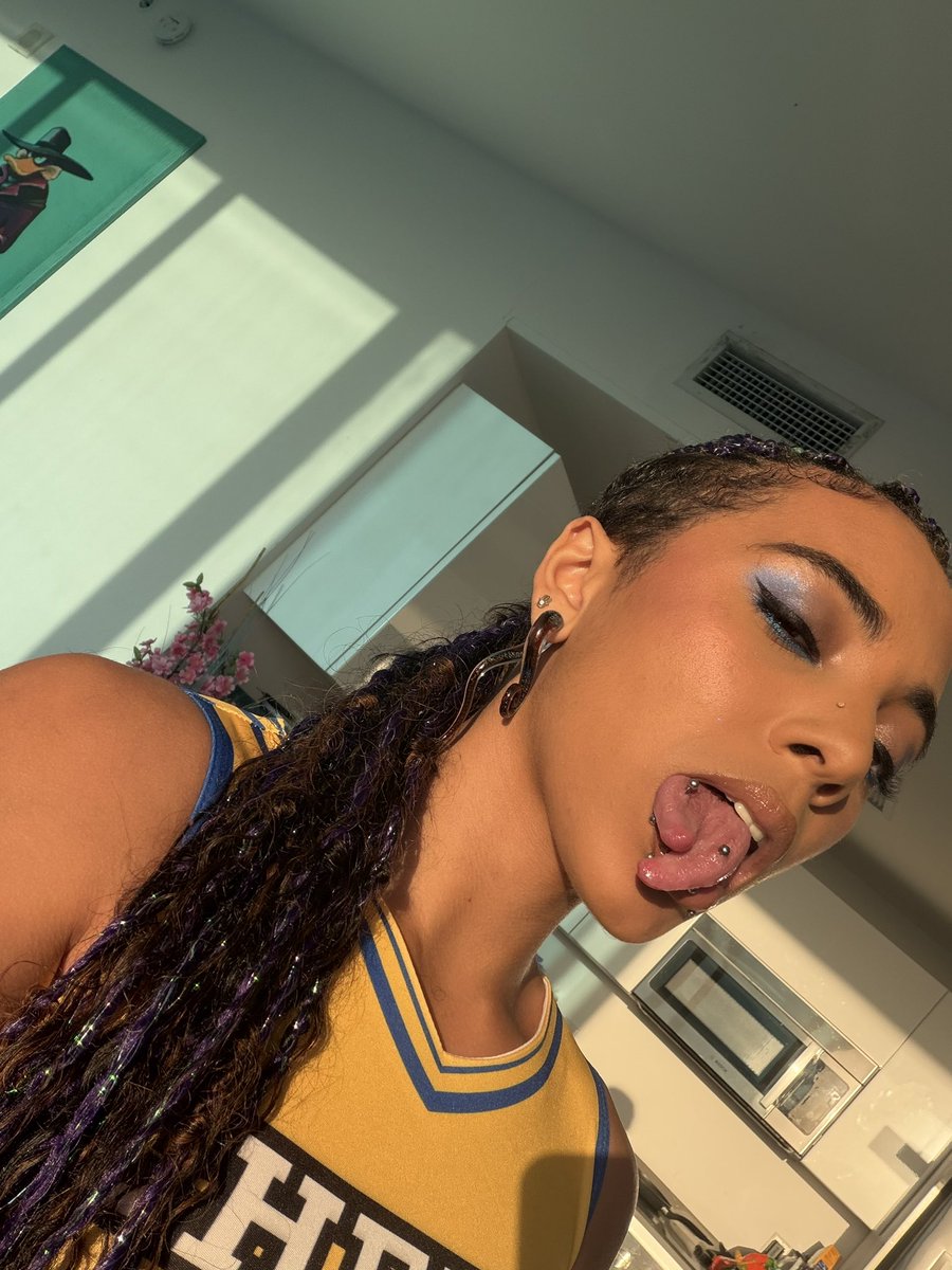 Zerella Skies 🐲 🇵🇹 Xbiz Miami 2026 tweet media