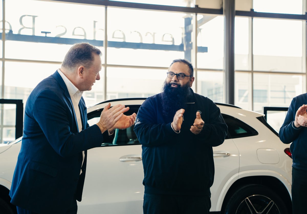 We're thrilled to announce that our Service Department at Star Motors of Ottawa has earned the 2026 Mercedes‑Benz President’s Circle Award! Huge shoutout to Service Manager Kanwardip Matharoo for leading the way!
#MercedesBenz #PresidentsCircle #StarMotors #Ottawa
