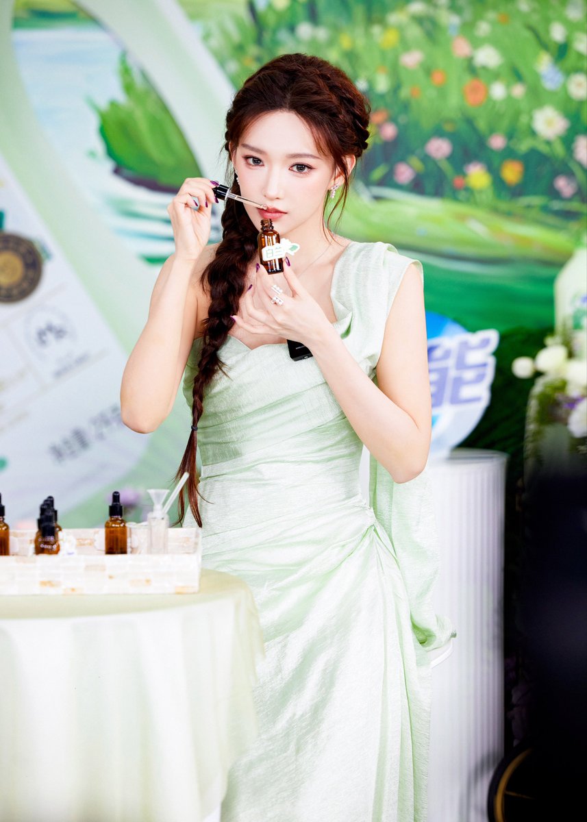 forchengxiao_th's tweet image. 260417 | 程潇已上线 Weibo Update

ภาพบรรยากาศการไลฟ์สดสำหรับน้ำยาซักผ้า Chaoneng (超能) 💚

#เฉิงเซียว #ChengXiao #程潇