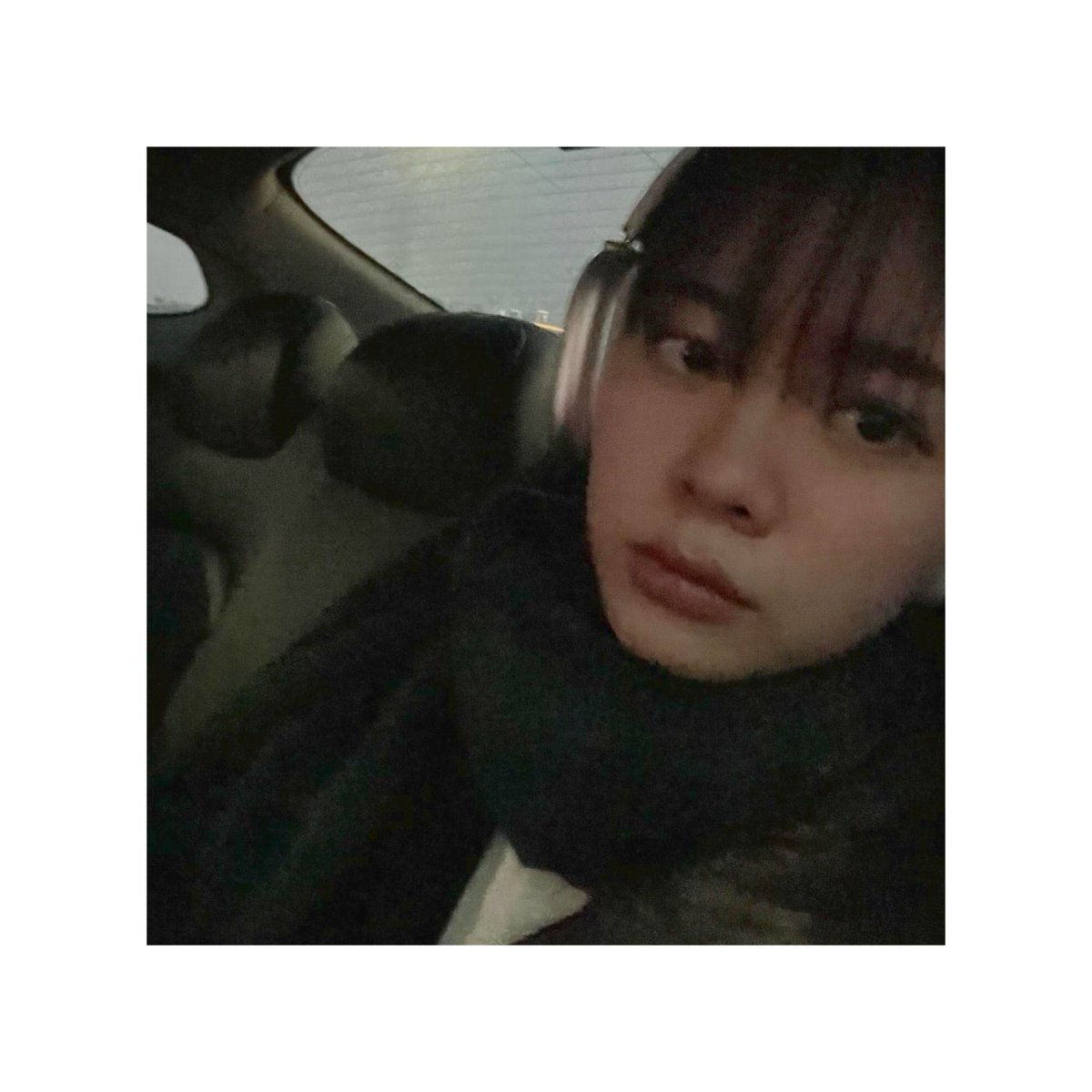 ㅤ 
Malam  yang  tenang,  hanya  ada  aku,  lagu,  dan  sedikit  cahaya  kota  yang  menari  di  jendela.