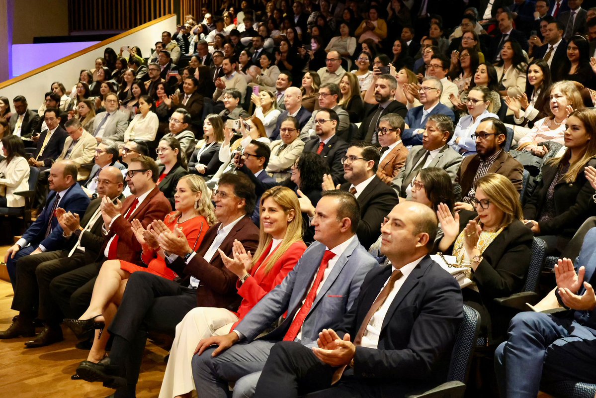 Acompañamos a nuestra directora general, <a href="/AlexaNavarreteR/">Alexandra Navarrete R</a>, quien presentó la #RendiciónDeCuentasSRI 2025.

Destacando, entre otros:

Cumplimiento del 106,5% de recaudación USD 21.501 millones.

Más de 2,1 millones de atenciones presenciales.

#SRIzonal3