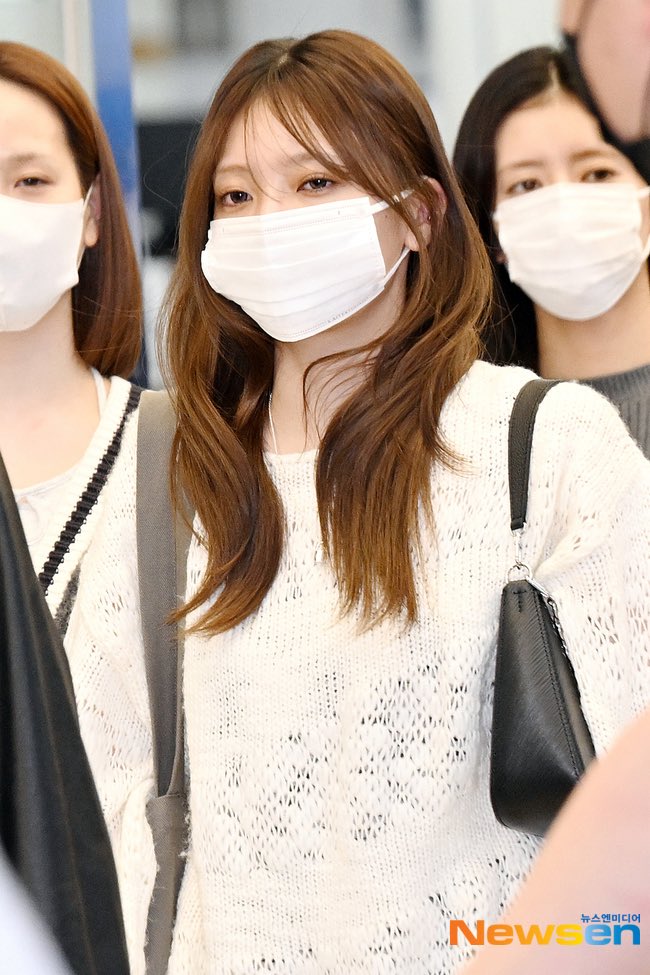 NiziU マユカ ‘夢幻的な眼差し’
니쥬 마유카 ‘몽황적인 눈빛’[포토엔HD]
🔗m.entertain.naver.com/home/article/6…
#NiziU #니쥬 #MAYUKA #마유카