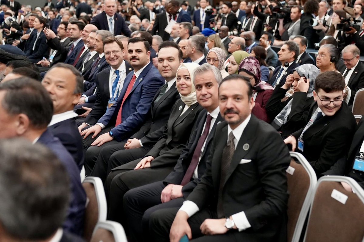 “Tarih boyunca barış, istikrar ve adalet yalnızca güçle değil, aynı zamanda dayanışma ile sağlanmıştır.”

Cumhurbaşkanımız Sayın Recep Tayyip Erdoğan’ın hitaplarıyla açılışı gerçekleştirilen Antalya Diplomasi Forumu’ndayız.

Devlet ve hükümet başkanlarını, dışişleri bakanlarını,