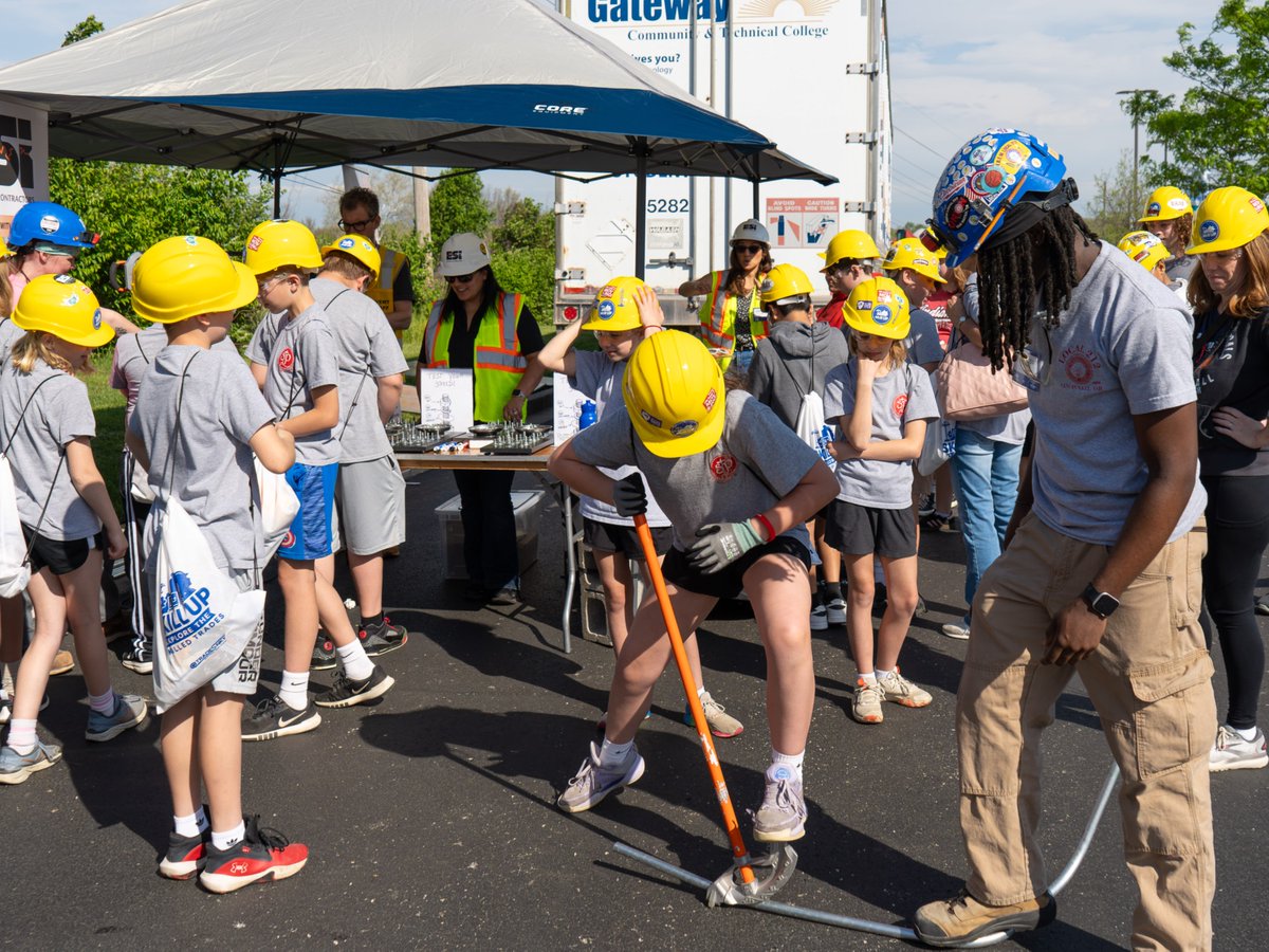 ESIElectricalCo's tweet image. Students got hands-on with electrical activities at our booth during Skill UP yesterday – we had a great time bringing the trades to life in a real way. Thanks @TradesNKY &amp;amp; @ACI_Cincinnati! #PoweredByESI #TopTeam #CareersInConstruction