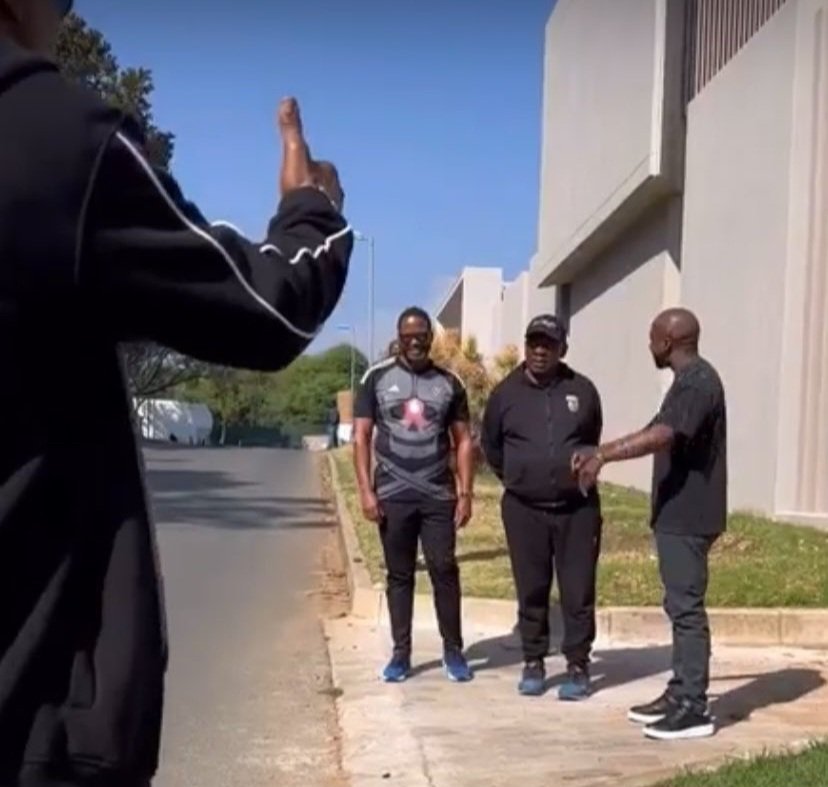 Airborne4Life_'s tweet image. The CORRUPT @MYANC CRIME CARTEL's Kingpin, Snakes @CyrilRamaphosa,  will protect its family with all its might!!!

#VoetsekANC 👇