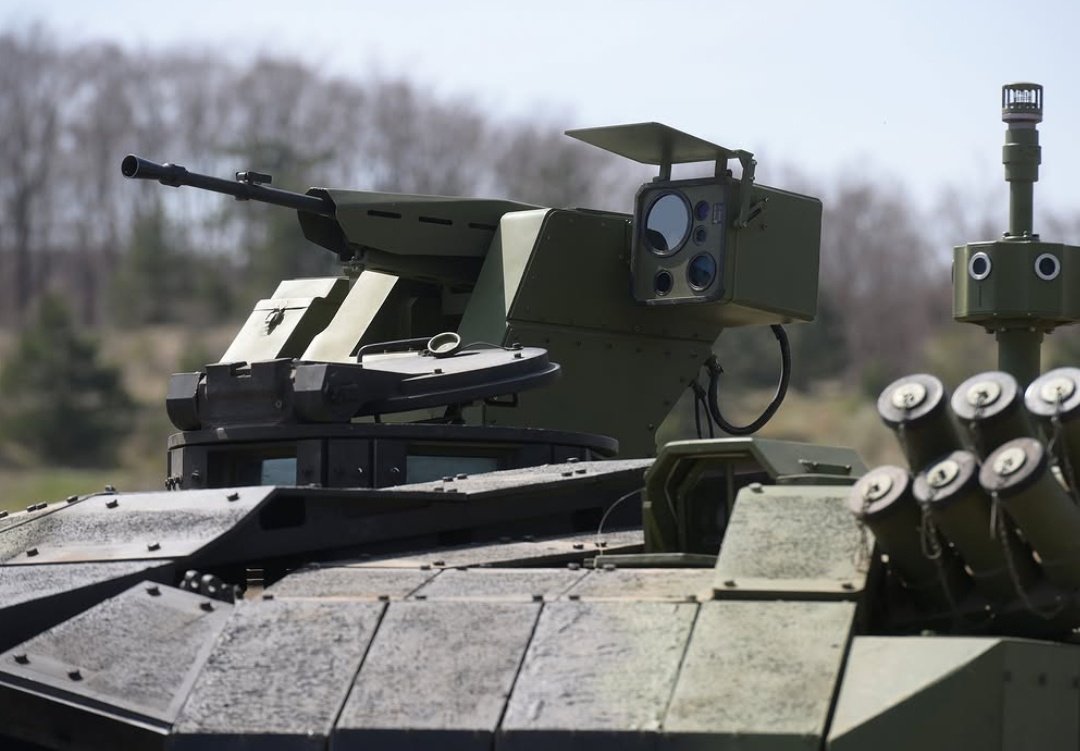 Lukai1861's tweet image. #Serbia | Members of the Serbian 🇷🇸 Army's armored units conducted tactical training and live-fire exercises at the Pasuljanske Livade training ground, operating modernized M-84AS1 and M-84AS2 main battle tanks.

During a multi-day field deployment, tank crews rehearsed tactical