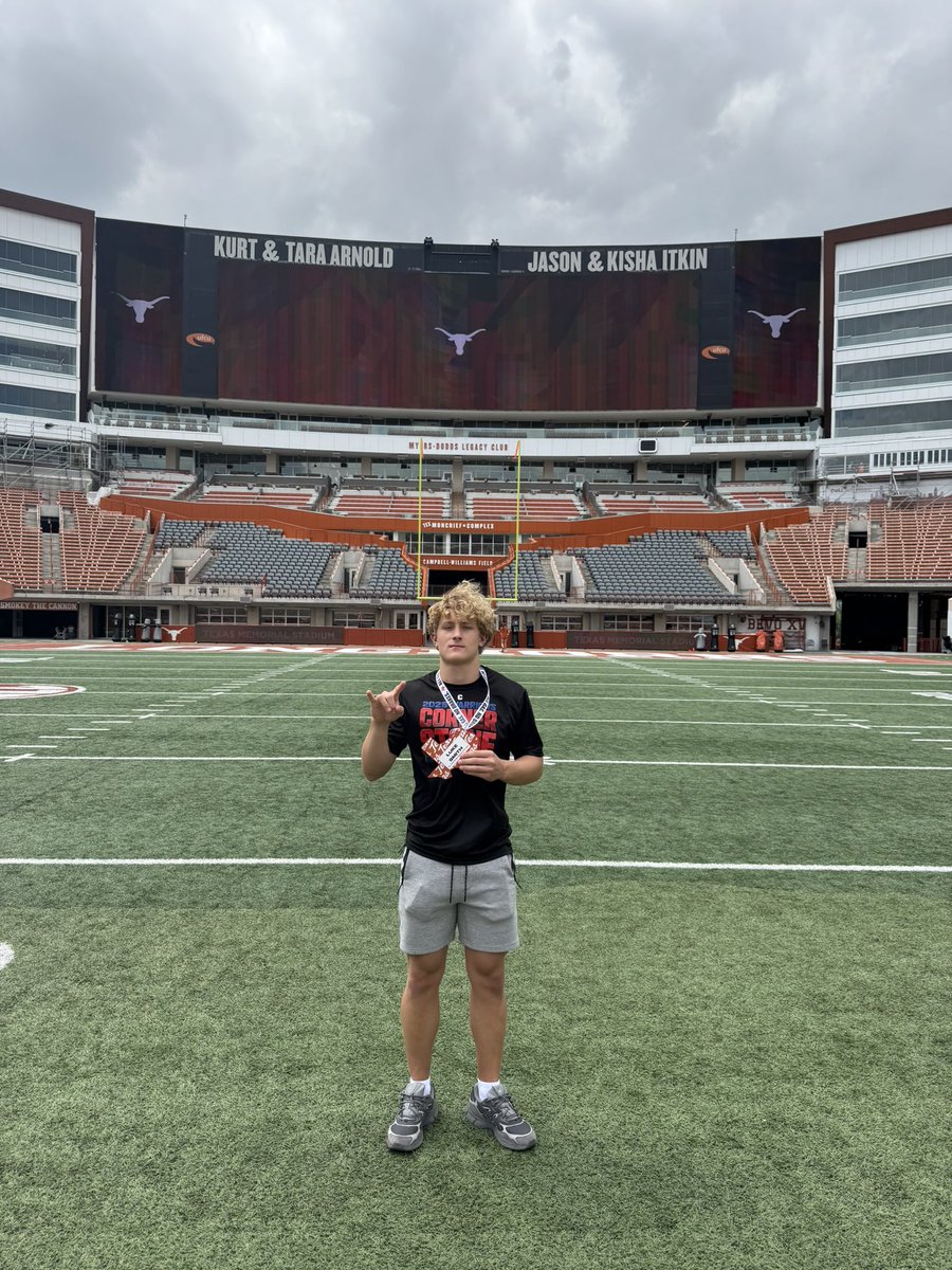 LukeSmitty5's tweet photo. Great visit at the University of Texas! Thank you @CoachD_Gatewood @TexasFootball @CoachSark for the invite it was great spending time with everyone on staff! https://t.co/HyFe67Ixw3