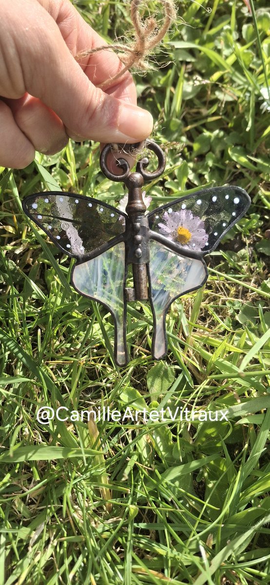 CamArtetVitraux's tweet image. Règlement : Me suivre, RT et like ce post , et me dire en commentaire quel est votre insecte préféré si vous en avez un 🐝🐞

Le tirage au sort aura lieu vendredi 24 avril après 18h ! 

#concours #vitrail #vintagekey #papillon